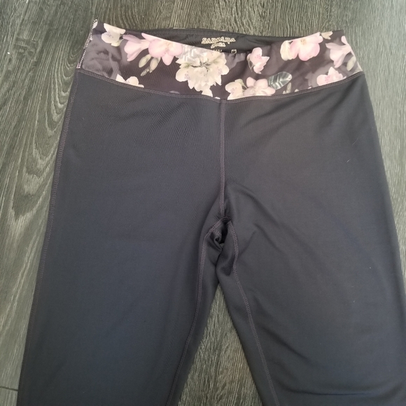 Sansara yoga grey leggings with floral waistband - Picture 2 of 9